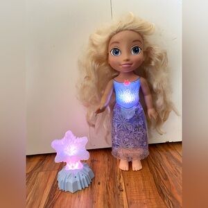 Disney Frozen Northern Lights Elsa Doll Singing LightUp w Magic Snowflake Wand